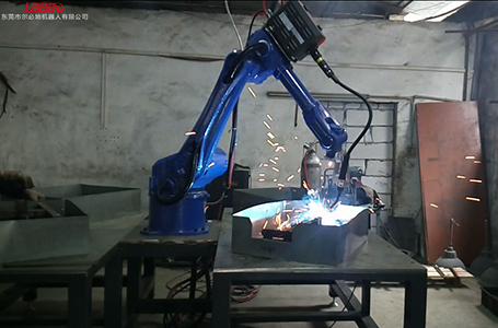爾必地焊接機器人現場作業視頻案例