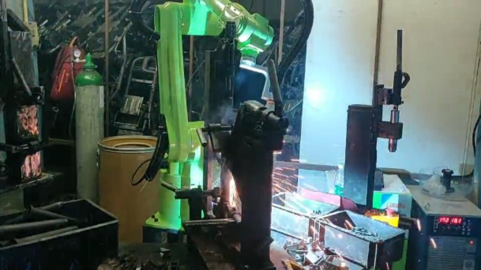 企業如何安全地使用焊接機器人完成焊接作業？